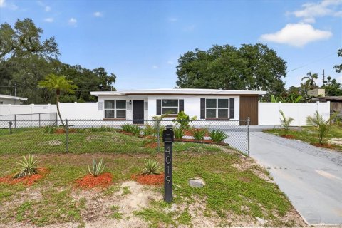 Villa ou maison à vendre à Tampa, Floride: 5 chambres, 175.59 m2 № 2091748 - photo 3