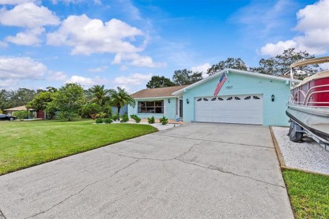 House in Tarpon Springs, Florida 3 bedrooms, 183.2 sq.m. № 1902156 - photo 3