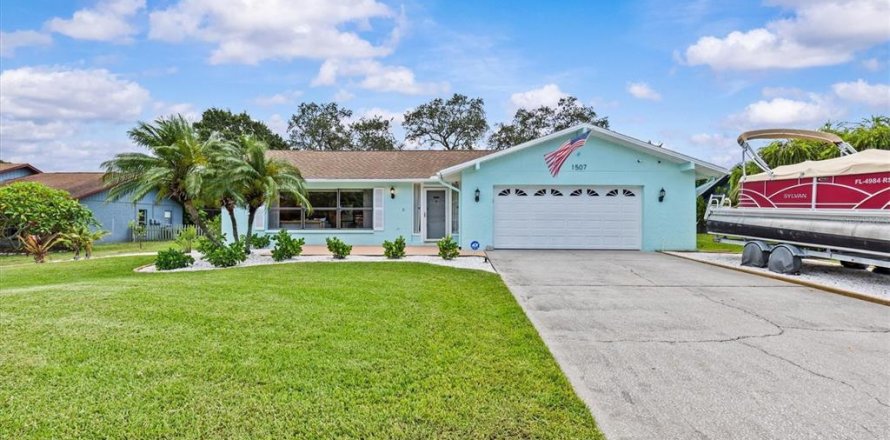 House in Tarpon Springs, Florida 3 bedrooms, 183.2 sq.m. № 1902156