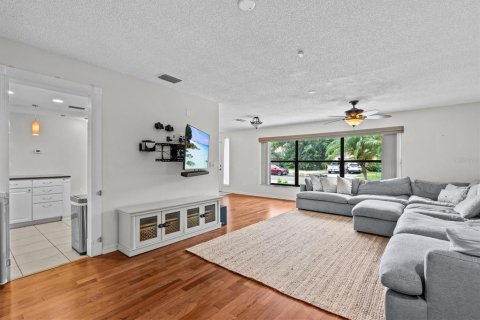 House in Tarpon Springs, Florida 3 bedrooms, 183.2 sq.m. № 1902156 - photo 11