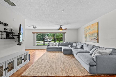 House in Tarpon Springs, Florida 3 bedrooms, 183.2 sq.m. № 1902156 - photo 12