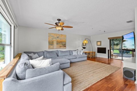 House in Tarpon Springs, Florida 3 bedrooms, 183.2 sq.m. № 1902156 - photo 10