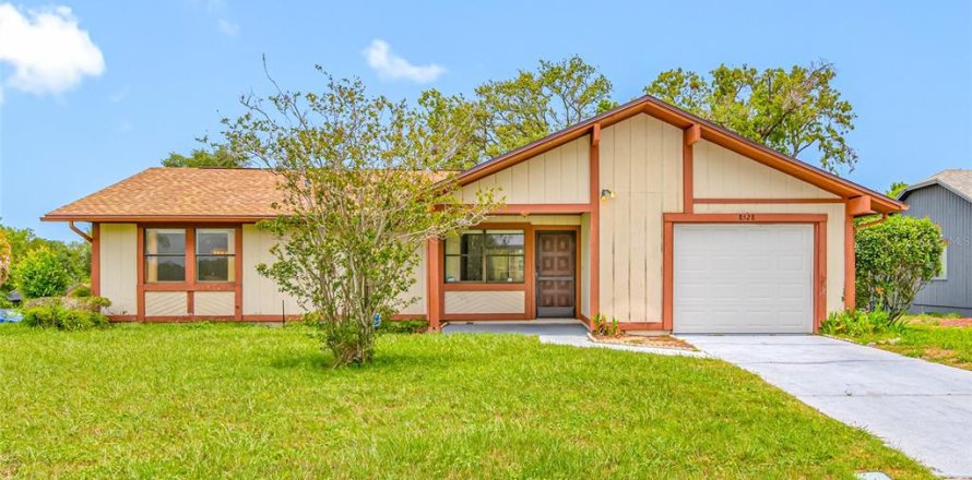 Casa en Weeki Wachee, Florida 2 dormitorios, 100.33 m2 № 2102513