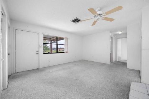 Casa en venta en Weeki Wachee, Florida, 2 dormitorios, 100.33 m2 № 2102513 - foto 13
