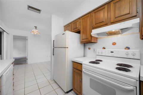Casa en venta en Weeki Wachee, Florida, 2 dormitorios, 100.33 m2 № 2102513 - foto 7