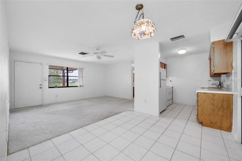 Casa en venta en Weeki Wachee, Florida, 2 dormitorios, 100.33 m2 № 2102513 - foto 5