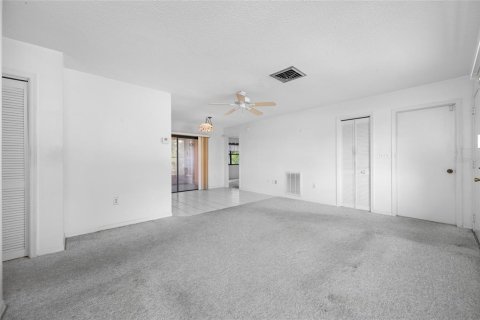 Casa en venta en Weeki Wachee, Florida, 2 dormitorios, 100.33 m2 № 2102513 - foto 11