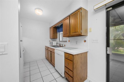 Casa en venta en Weeki Wachee, Florida, 2 dormitorios, 100.33 m2 № 2102513 - foto 8