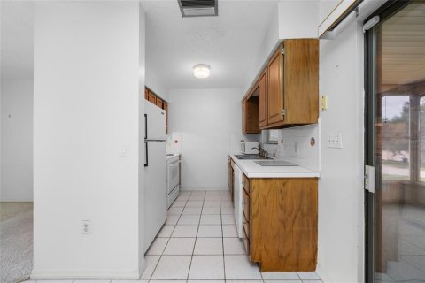 Casa en venta en Weeki Wachee, Florida, 2 dormitorios, 100.33 m2 № 2102513 - foto 4