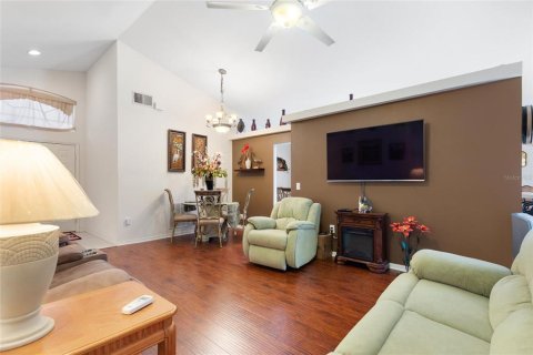 House in Davenport, Florida 4 bedrooms, 161 sq.m. № 1911319 - photo 9