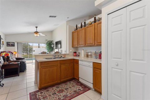 House in Davenport, Florida 4 bedrooms, 161 sq.m. № 1911319 - photo 12