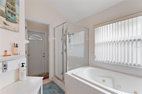House in Davenport, Florida 4 bedrooms, 161 sq.m. № 1911319 - photo 24