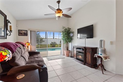 House in Davenport, Florida 4 bedrooms, 161 sq.m. № 1911319 - photo 17