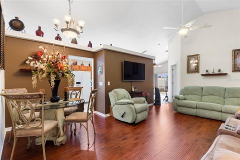 House in Davenport, Florida 4 bedrooms, 161 sq.m. № 1911319 - photo 8
