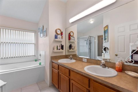 House in Davenport, Florida 4 bedrooms, 161 sq.m. № 1911319 - photo 23