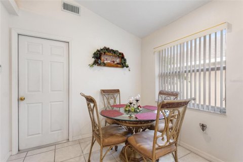 House in Davenport, Florida 4 bedrooms, 161 sq.m. № 1911319 - photo 16