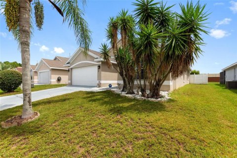House in Davenport, Florida 4 bedrooms, 161 sq.m. № 1911319 - photo 2
