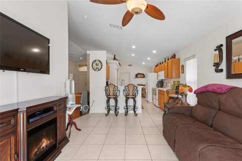House in Davenport, Florida 4 bedrooms, 161 sq.m. № 1911319 - photo 19