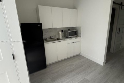 Immobilier commercial à louer à Homestead, Floride: 1 chambre, 216.18 m2 № 2084275 - photo 2