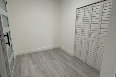 Immobilier commercial à louer à Homestead, Floride: 1 chambre, 216.18 m2 № 2084275 - photo 3