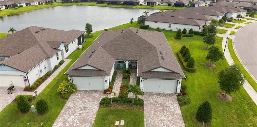 House in Parrish, Florida 2 bedrooms, 146.51 sq.m. № 2219860