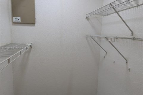 Снять в аренду кондоминиум в Майами, Флорида 1 спальня, 55.37м2, № 2032788 - фото 24