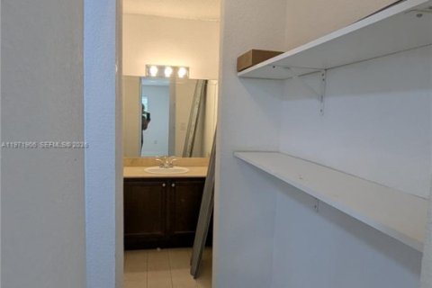 Снять в аренду кондоминиум в Майами, Флорида 1 спальня, 55.37м2, № 2032788 - фото 23