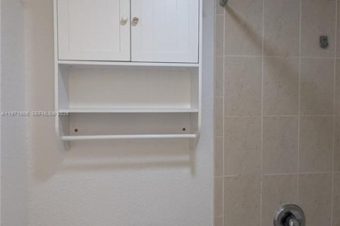 Снять в аренду кондоминиум в Майами, Флорида 1 спальня, 55.37м2, № 2032788 - фото 26