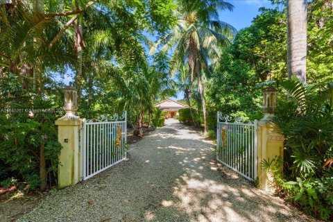 Купить виллу или дом в Хомстед, Флорида 3 спальни, 242.29м2, № 2013918 - фото 2