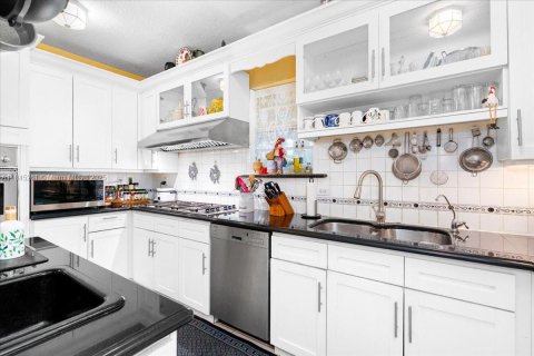 Купить виллу или дом в Хомстед, Флорида 3 спальни, 242.29м2, № 2013918 - фото 19