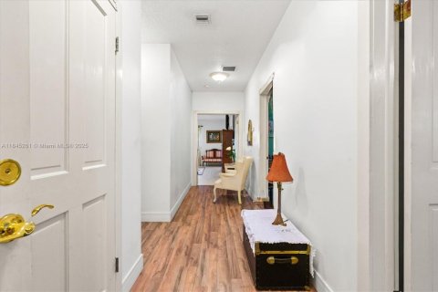 Купить виллу или дом в Хомстед, Флорида 3 спальни, 242.29м2, № 2013918 - фото 16