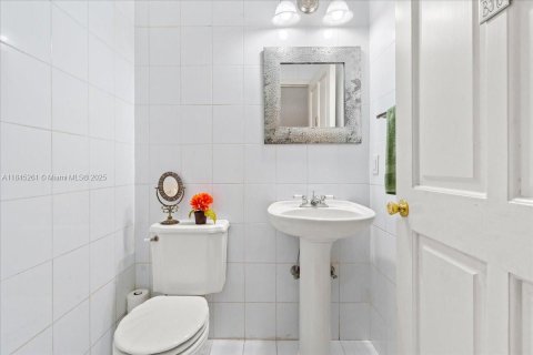 Купить виллу или дом в Хомстед, Флорида 3 спальни, 242.29м2, № 2013918 - фото 27