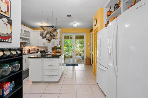 Купить виллу или дом в Хомстед, Флорида 3 спальни, 242.29м2, № 2013918 - фото 17