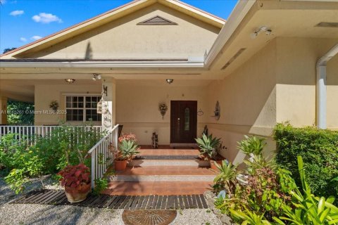 Купить виллу или дом в Хомстед, Флорида 3 спальни, 242.29м2, № 2013918 - фото 10