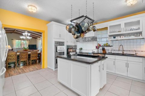 Купить виллу или дом в Хомстед, Флорида 3 спальни, 242.29м2, № 2013918 - фото 20