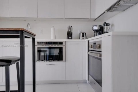 Condominio en alquiler en Miami, Florida, 2 dormitorios, 87.7 m2 № 2060049 - foto 12