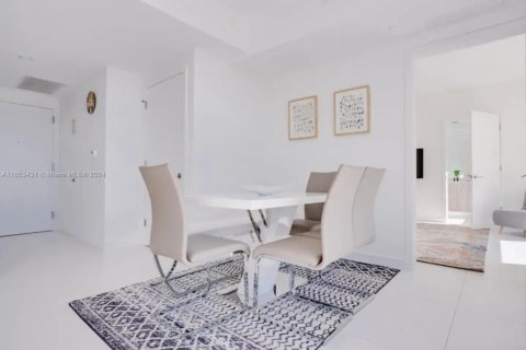 Condominio en alquiler en Miami, Florida, 2 dormitorios, 87.7 m2 № 2060049 - foto 5