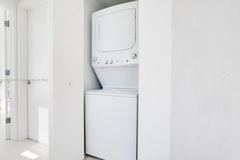 Condominio en alquiler en Miami, Florida, 2 dormitorios, 87.7 m2 № 2060049 - foto 26