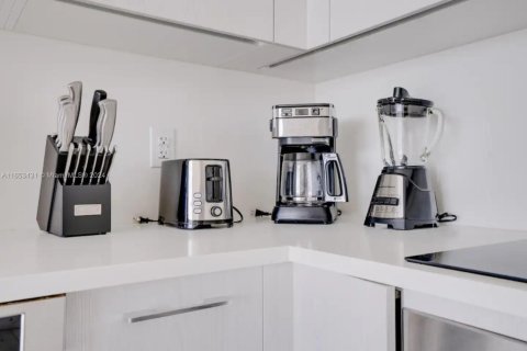 Condominio en alquiler en Miami, Florida, 2 dormitorios, 87.7 m2 № 2060049 - foto 11