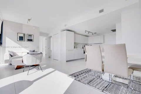 Condominio en alquiler en Miami, Florida, 2 dormitorios, 87.7 m2 № 2060049 - foto 7