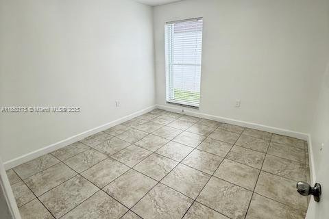 House in Miami, Florida 4 bedrooms, 168.06 sq.m. № 1890590 - photo 16
