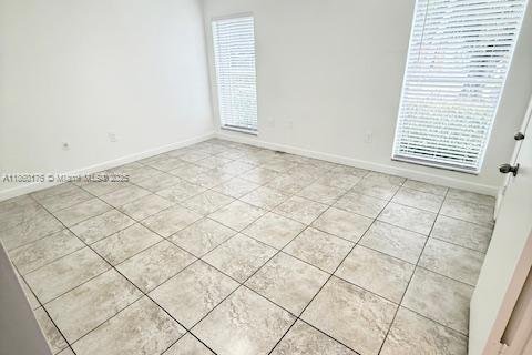 House in Miami, Florida 4 bedrooms, 168.06 sq.m. № 1890590 - photo 21