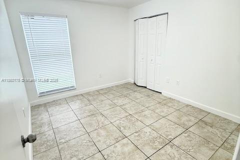 House in Miami, Florida 4 bedrooms, 168.06 sq.m. № 1890590 - photo 19