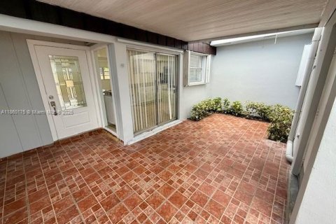 House in Miami, Florida 4 bedrooms, 168.06 sq.m. № 1890590 - photo 5