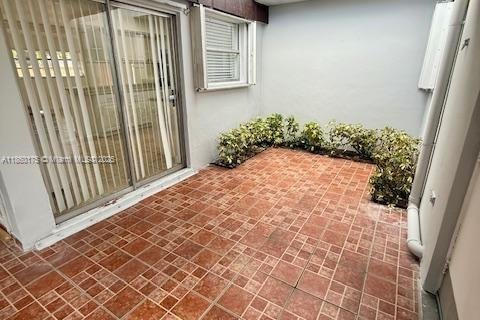 House in Miami, Florida 4 bedrooms, 168.06 sq.m. № 1890590 - photo 6