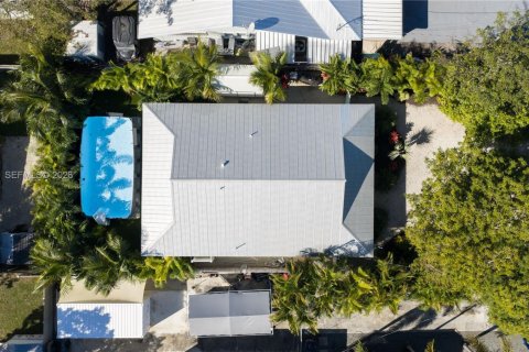 House in Key Largo, Florida 3 bedrooms, 127.83 sq.m. № 2003809 - photo 24