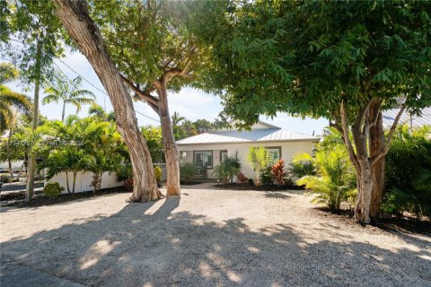 House in Key Largo, Florida 3 bedrooms, 127.83 sq.m. № 2003809 - photo 3