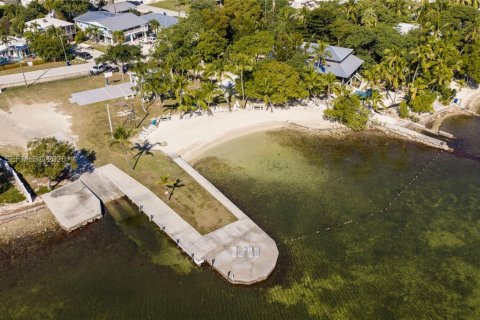 House in Key Largo, Florida 3 bedrooms, 127.83 sq.m. № 2003809 - photo 21