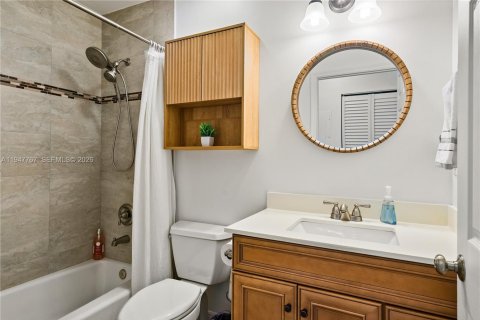 House in Key Largo, Florida 3 bedrooms, 127.83 sq.m. № 2003809 - photo 12