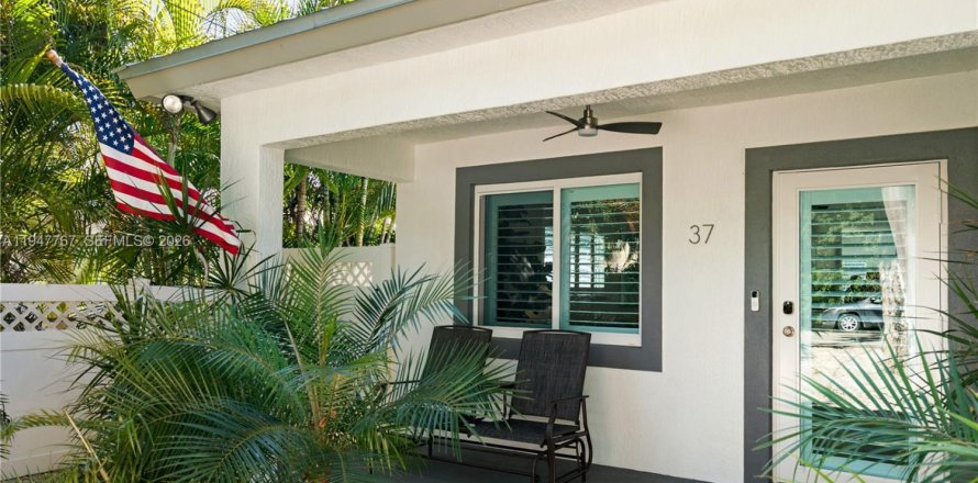 House in Key Largo, Florida 3 bedrooms, 127.83 sq.m. № 2003809